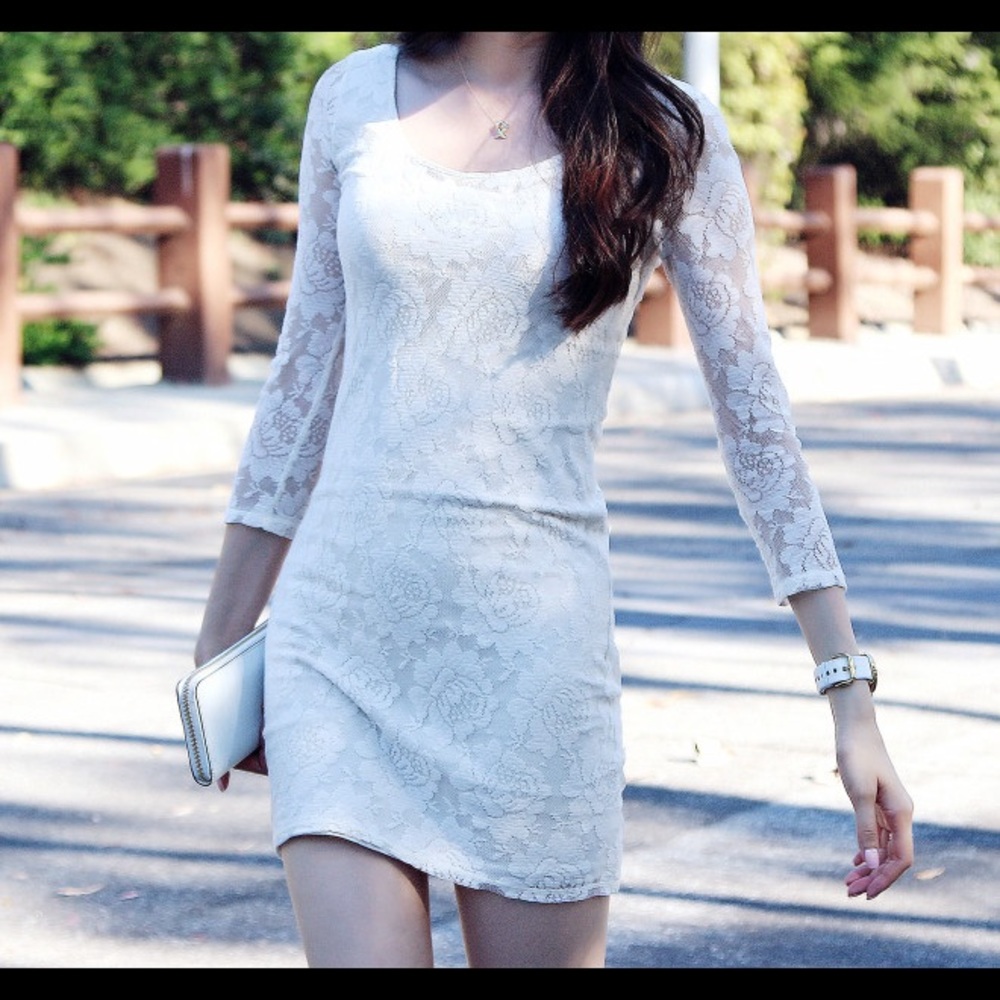 🌵 Hollister | White Lace Body-con Dress
